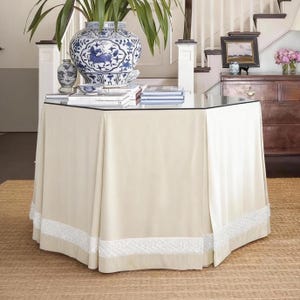 Beżowa wielokątna spódnica lniana na stół, plisowany obrus ze wzorzystą wstążką