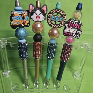 Stylos à bille Bling - Charms mignons | Enseignant, amoureux des chats, cadeau pour maman, autobus scolaire et plus encore !