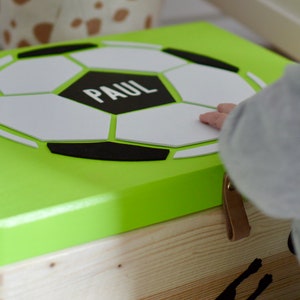 Spielzeugkiste Fussball JETZT IN XXL handbemalt & personalisiert Bild 1