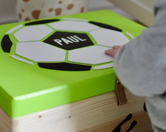 Spielzeugkiste Fussball - JETZT IN XXL -| handbemalt & personalisiert