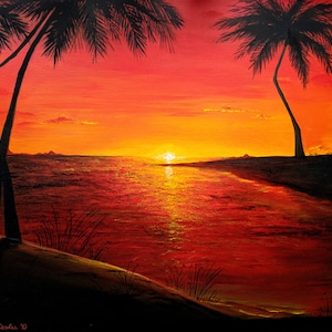 Può includere: Un dipinto di un tramonto sull'oceano con due palme in silhouette in primo piano. Il cielo è di un arancione e giallo vibrante, e l'acqua è di un rosso intenso.