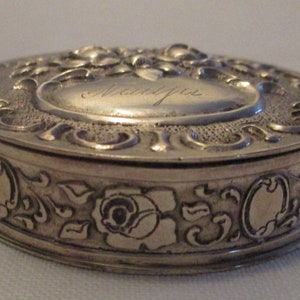 European 836 Silver Repousse Design Patch or Trinket Box Engraved Najda Gold Wash Interior