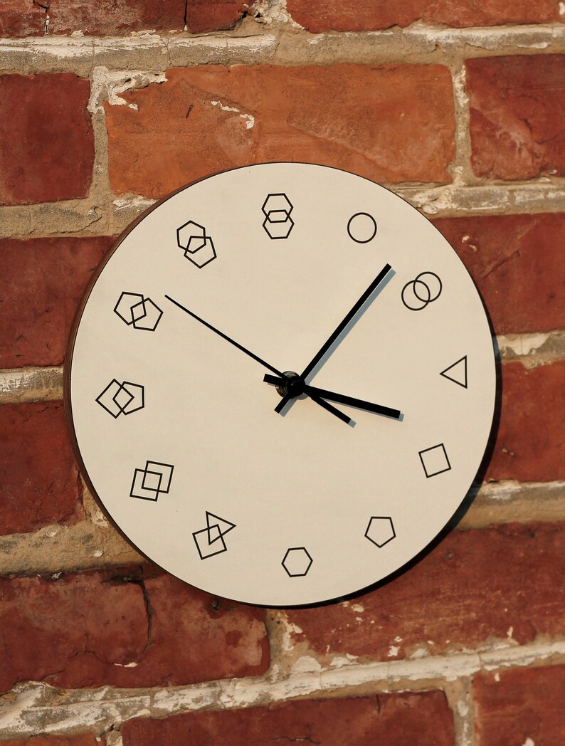 Amovi Clock Horloge au design moderne en contreplaqué de bouleau HPL de haute qualité et mécanisme silencieux image 2