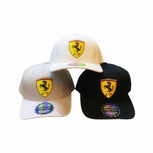 Casquette réglable en coton avec logos officiels FERRARI Car brodés