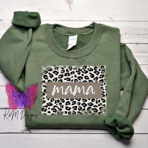 Imprimé léopard Mama DTF | PRÊT à PRESSER | Transfert de chemise | Mama Heat Press Transfert | Directement au cinéma | Créations par K & M dtf Transfers