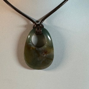 Moss agate oval shaped pendant necklace, clavicle
