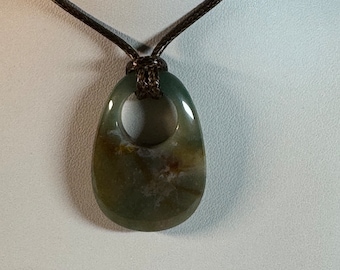Moss agate oval shaped pendant necklace, clavicle
