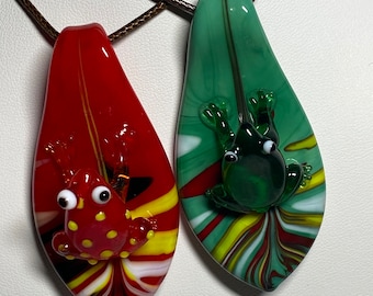 Glass leaf pendant, necklace, 3D glass frog, Creative colorful glass necklace