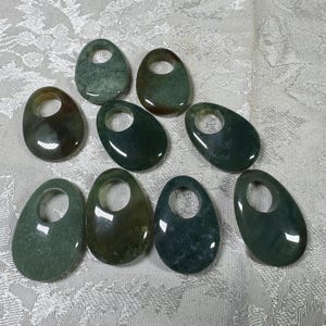 Moss agate oval shaped pendant necklace, clavicle image 5