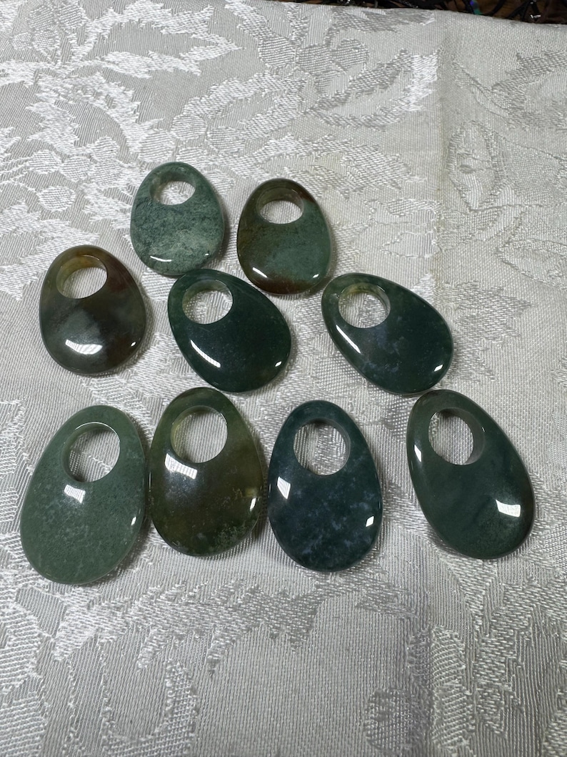 Moss agate oval shaped pendant necklace, clavicle image 5