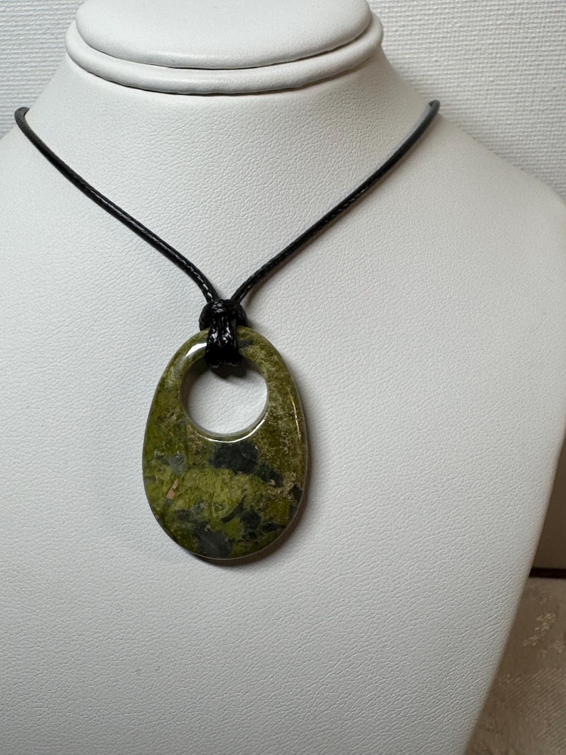 Unakite oval shaped pendant necklace, clavicle image 4