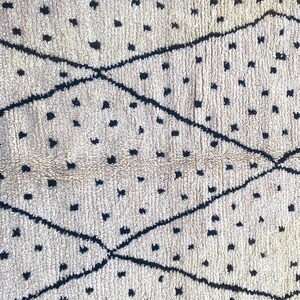 minimalist wool rug, handmade berber carpet, modern boho room decor, soft wool wall carpet, cozy neutral area rug, moroccan handmade rug, geometric wool design