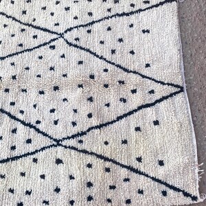 minimalist wool rug, handmade berber carpet, modern boho room decor, soft wool wall carpet, cozy neutral area rug, moroccan handmade rug, geometric wool design