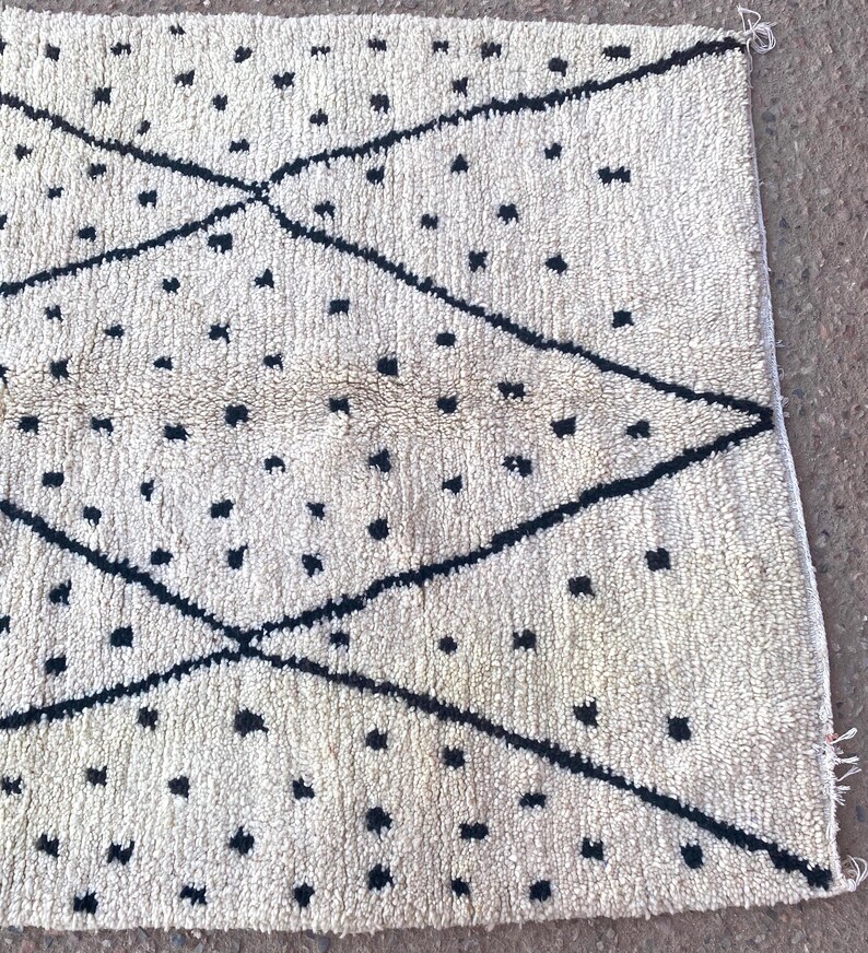 minimalist wool rug, handmade berber carpet, modern boho room decor, soft wool wall carpet, cozy neutral area rug, moroccan handmade rug, geometric wool design