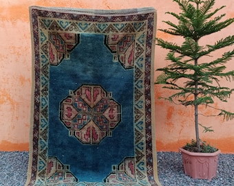 Handwoven Moroccan Taznakht Rug: Vintage Berber Wool Carpet