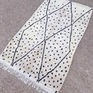 minimalist wool rug, handmade berber carpet, modern boho room decor, soft wool wall carpet, cozy neutral area rug, moroccan handmade rug, geometric wool design