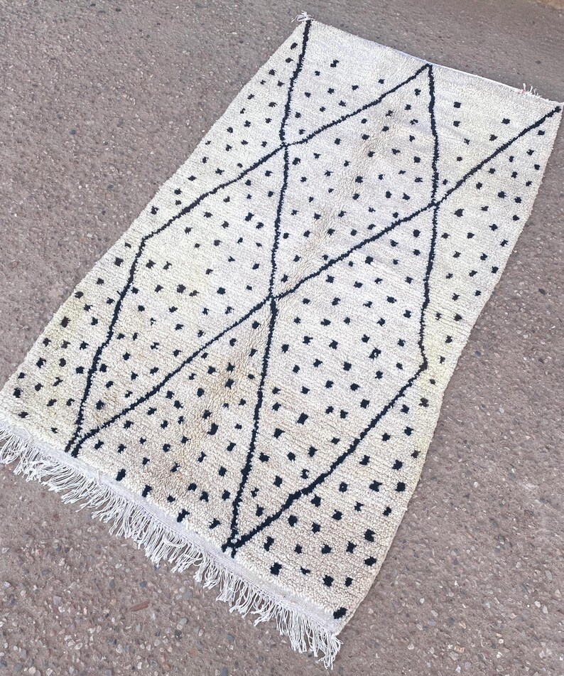 minimalist wool rug, handmade berber carpet, modern boho room decor, soft wool wall carpet, cozy neutral area rug, moroccan handmade rug, geometric wool design