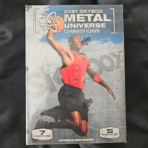 Upper Deck Skybox 2021 Metal Universe Champions, pacote com 5 unidades, caixa blaster multiesportiva - 1 autógrafo garantido - Todos os esportes e épocas - Novo