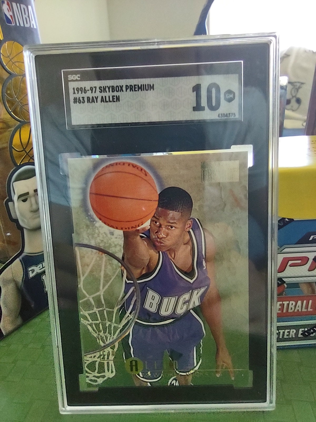 Mavin  Kobe Bryant 1996-97 NBA Hoops Official Skybox Rookie Card #281 RC  Lakers