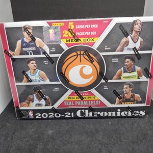Mégaboîte de basket-ball Panini Chronicles 2020-21 NBA 2020-21 - Exclusivité, paquet de 20 - Scellée en usine - 100 cartes et bleu sarcelle