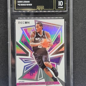 Cartão da NBA Kawhi Leonard Panini Recon #12 "Rookie Review" 2020-21 Holo GMA 10 Gem Mint Graded
