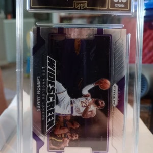 Carte graduée NBA Lebron James Panini Prizm #10 Widescreen GMA 8.5 Mint 2021-2022