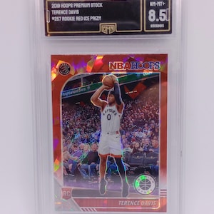 テレンス・デイビス II ルーキーカード - パニーニ NBA フープス プレミアム ストック #257 ルーキー レッドアイス プリズム GMA 8.5 ミントプラス グレーディング済み NBA カード