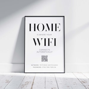 Peut inclure: Une affiche encadrée en noir et blanc avec le texte "HOME IS WHERE YOUR WIFI CONNECTS AUTOMATICALLY" et un code QR. Le texte "NETWORK: FRITZIBOX GASTZUGANG" et "PASSWORD: 5728 7365 7606 94" est également inclus.