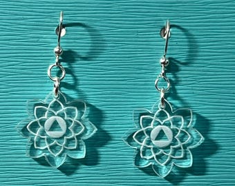 Nüchterne Ohrringe sind ein Geschenk - Wiedergeburtssymbol - Weihnachtsgeschenk.