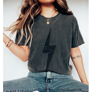 Lightning Bolt T-shirt, Comfort Colors Aesthetic Lightning Bolt Shirt, Trendy Oversized Graphic Tees For Women, Preppy Clothes Gift For Teen