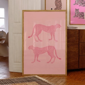 Impresión de arte animal de guepardo rosa estético-Impresiones de arte de moda-Decoración de dormitorio preppy-Arte de pared preppy-Cartel minimalista-Carteles rosados de moda femeninos lindos