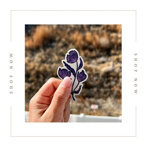 Pegatina de flor morada
