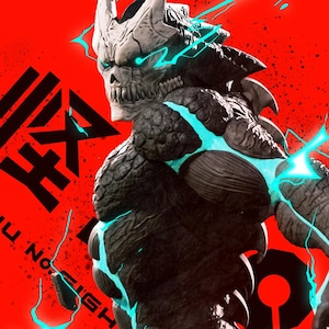 以下が含まれることがあります： 黒と灰色のカイジュNo.8のフィギュアで、青い電気エネルギーが周囲を流れています。フィギュアは腕を上げたダイナミックなポーズをとっています。背景は赤で、黒い文字で「カイジュNo.8」と書いてあります。