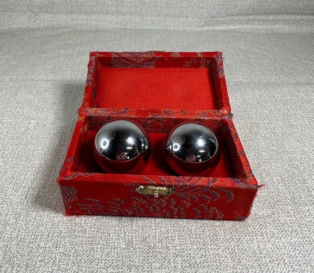 Chinese Baoding Balls Yin and Yang Chi Balls Chinese Musical Balls