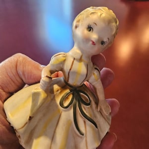 Charming Little Lady...so 50s vintage!