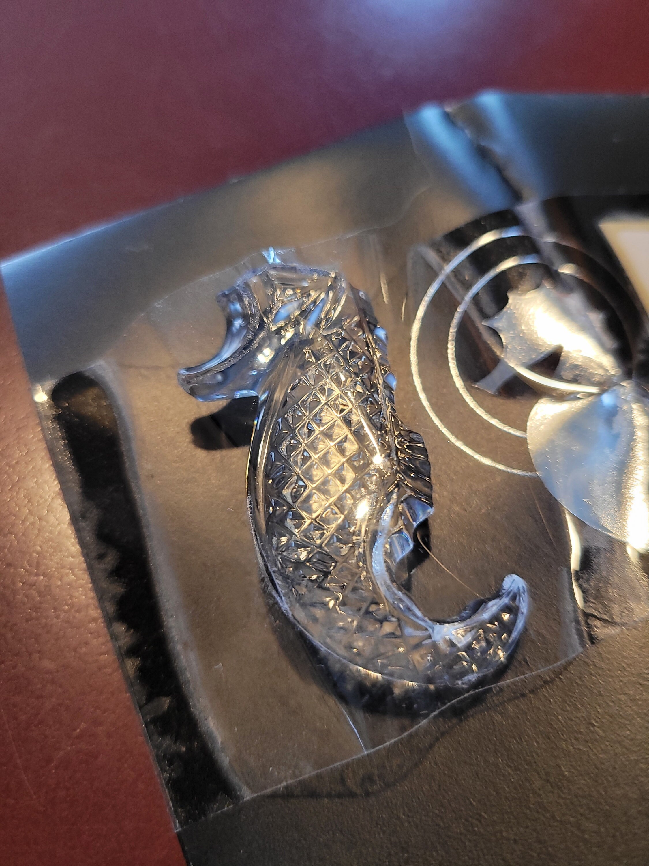 ウォーターフォード クリスタル タツノオトシゴ ブローチとても素敵