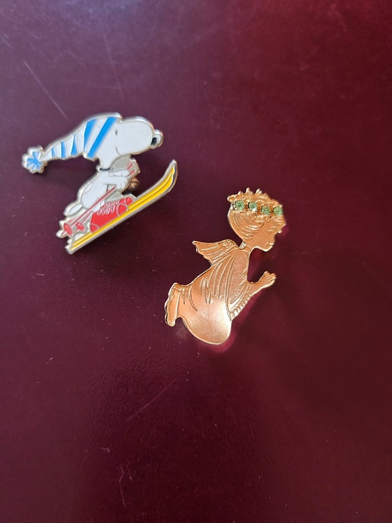 So 70s Pins...72 Skiing Snoopy and Praying Little 