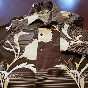 So 70s!  Vintage Tori Richard Honululu Dress Shirt.  Size Small...Perfect Condition!