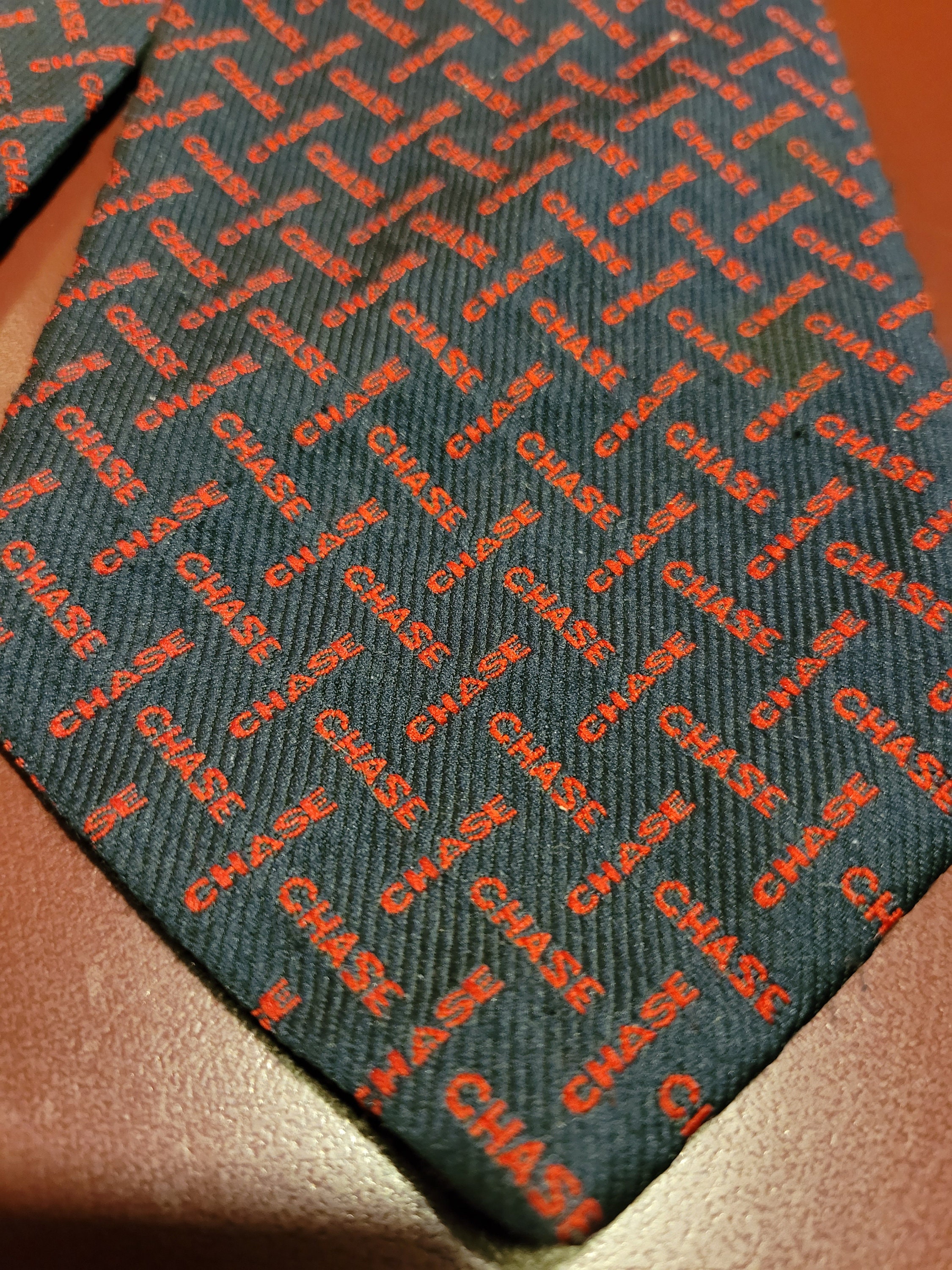 tie colour for white shirt