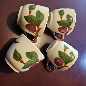 Franziskaner Apfel Teetassen mit süßen zweigartigen Griffen... soooo vintage