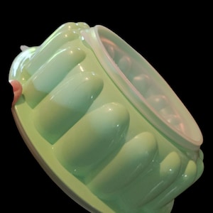 Jello Mold!!!  This is just fun and in Perfect condition -  Has all 3 pieces and ready to go!!  Very Vintage Tupperware!