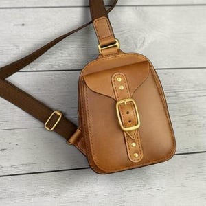 Patrón PDF para bolso bandolera de cuero para hombre: Diseño cruzado (A4)