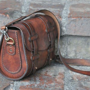 Bolsa de couro, molde de bolsa em pdf, bolsa feita à mão, bolsa carteiro, bolsa retrô para uso diário