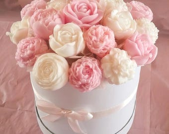 Romantic Wax Flower Bouquet in Round Box | Handcrafted Soy Wax Roses | Everlasting Pink & White Floral Candle | Luxury Gift Wedding Decor