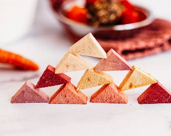 Petits triangles de balsa aromatisés (paquet de 20) - Jouets à mâcher à saveur de fruits pour hamsters, gerbilles, souris, rats et chinchillas