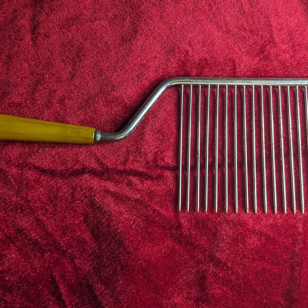 Vintage Schneider-Toledo Cake Breaker Cake Comb with Bakelite Handle