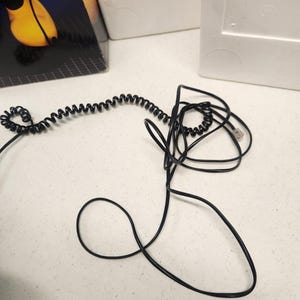 Teléfono de viaje vintage de Mickey Mouse Tyco de los años 80, con mochila, caja e instrucciones. imagen 17