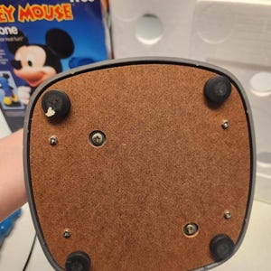 Teléfono de viaje vintage de Mickey Mouse Tyco de los años 80, con mochila, caja e instrucciones. imagen 16