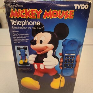 Teléfono de viaje vintage de Mickey Mouse Tyco de los años 80, con mochila, caja e instrucciones. imagen 9