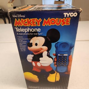 Teléfono de viaje vintage de Mickey Mouse Tyco de los años 80, con mochila, caja e instrucciones. imagen 13